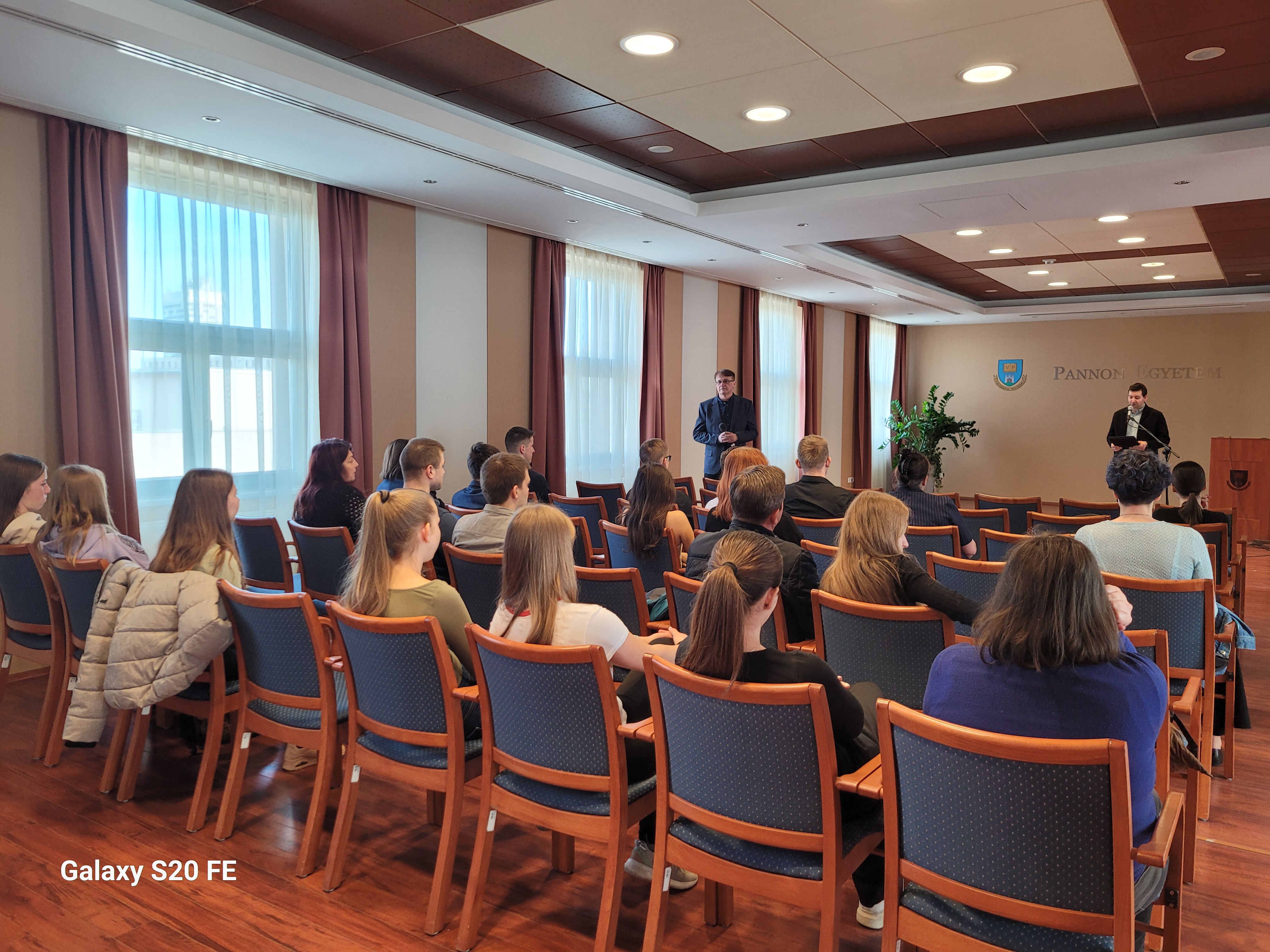 Plusz felvételi pontokért küzdöttek tegnap leendő hallgatók a GFI felhívására