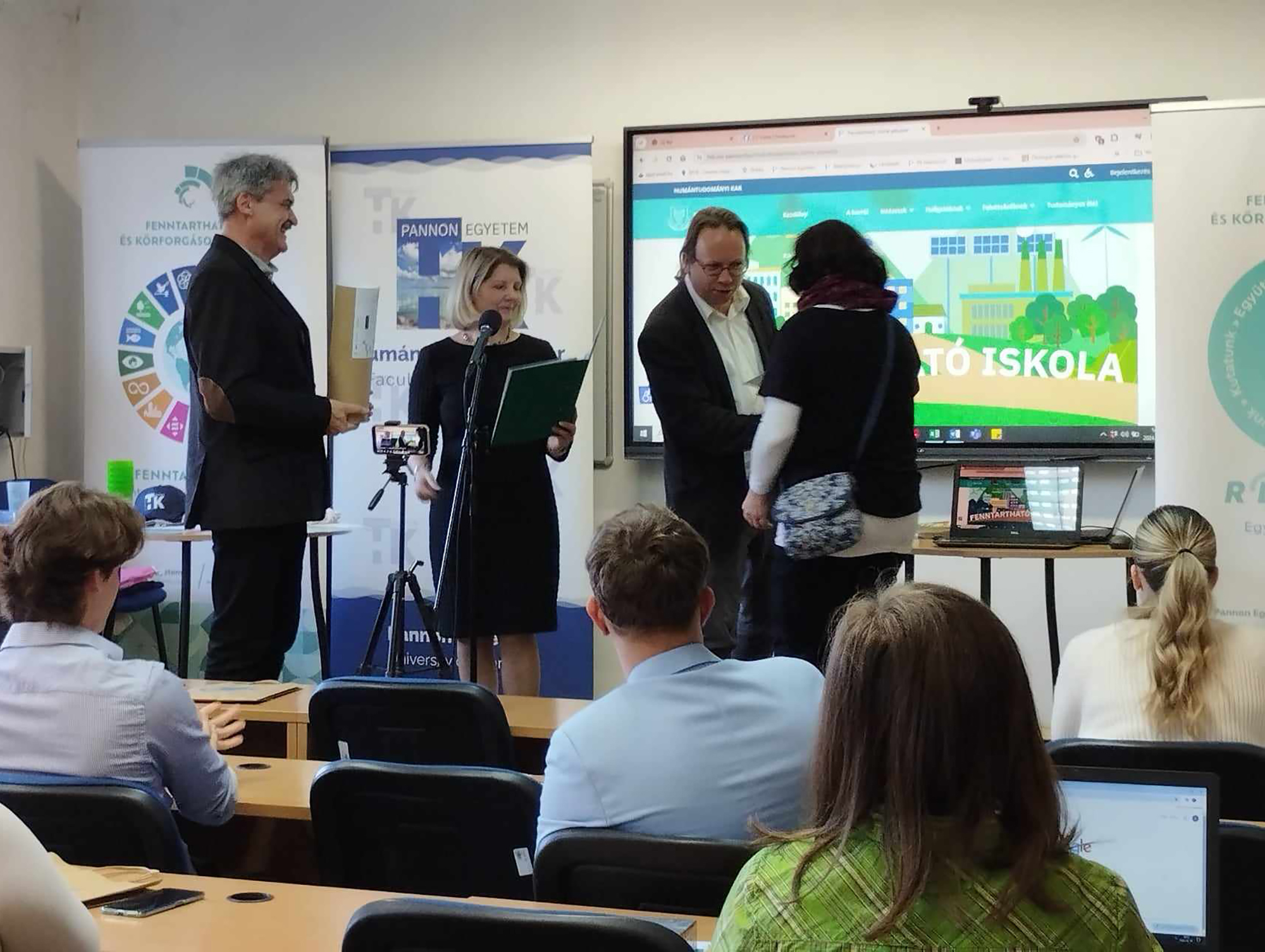 Ünnepélyes keretek között adták át a Fenntartható Iskola pályázat díjait