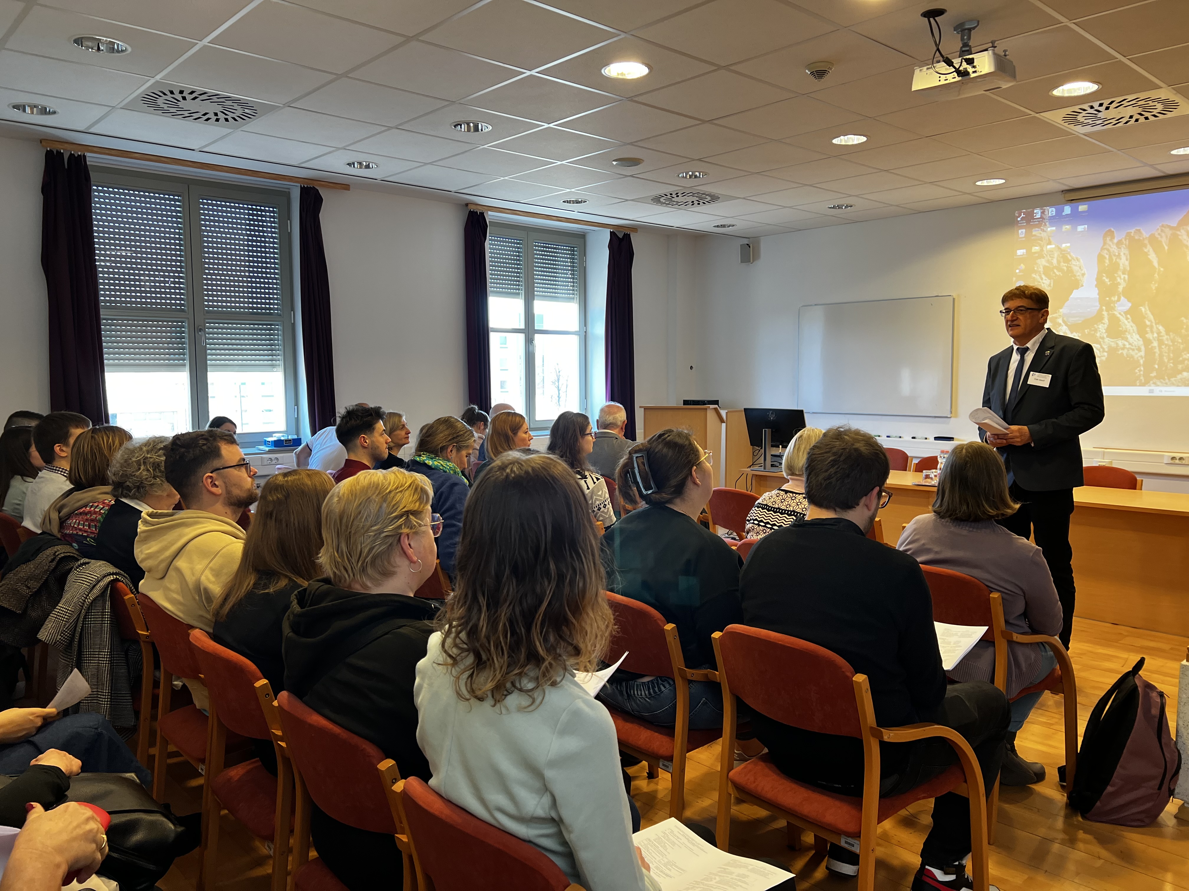 Nádasdy Ádám nyelvész, műfordító volt a GFI Konferenciájának előadója