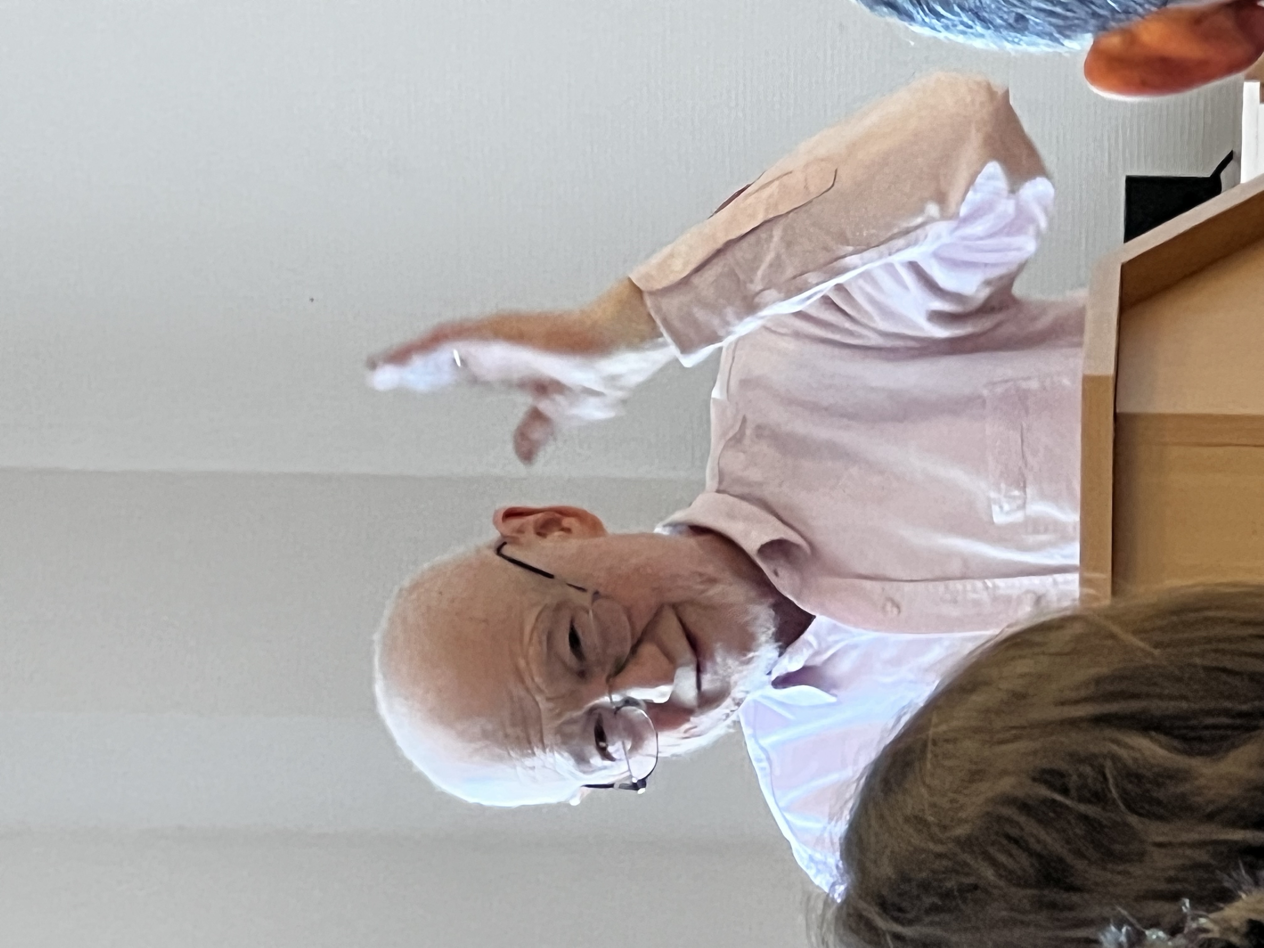 A múlt héten nálunk vendégeskedő Nádasdy Ádám interjút adott a VEHIR-nek