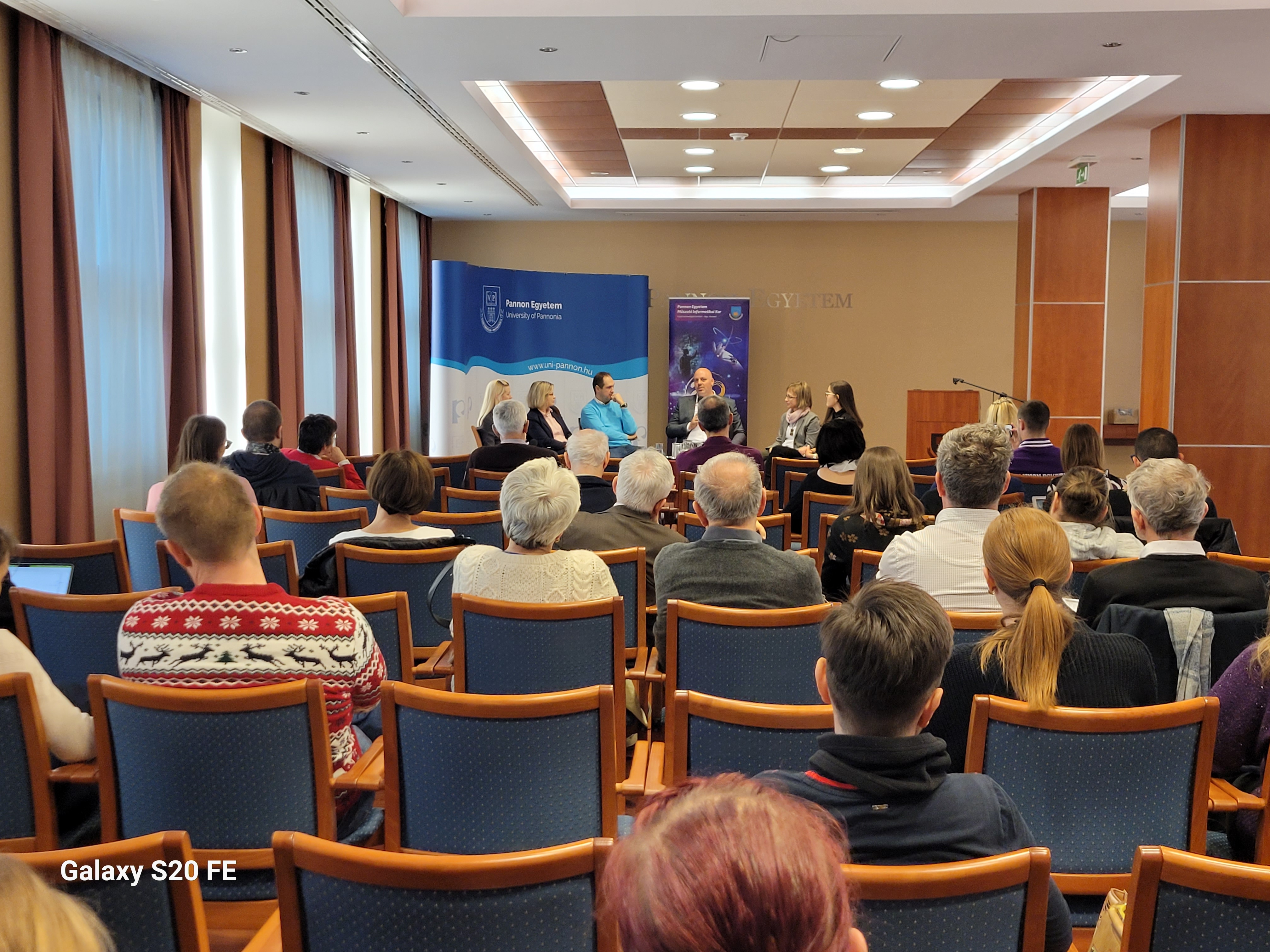 Kerekasztal kubinger2